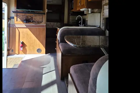 hashim's Thor Motor Coach 2014 Class C