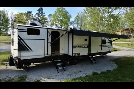 Keystone 330BKQ Travel Trailer