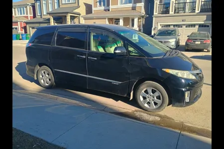 Toyota Campervan (7 seats/2 sleeps) Park Pass +Airport pickup