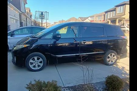 Toyota Campervan (7 seats/2 sleeps) Park Pass +Airport pickup (US/Canada)