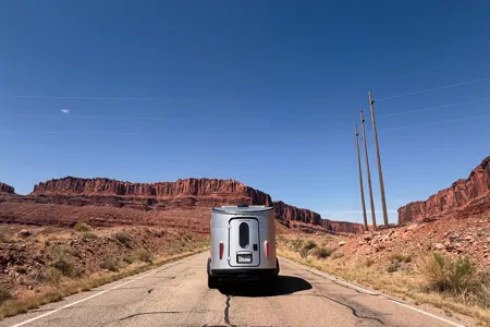 Roulotte Airstream Basecamp 16