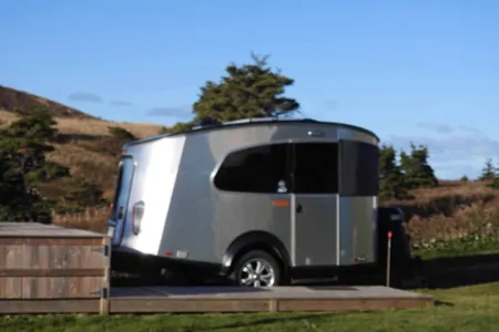 Roulotte Airstream Basecamp 16