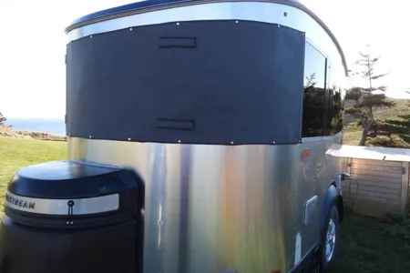 Roulotte Airstream Basecamp 16