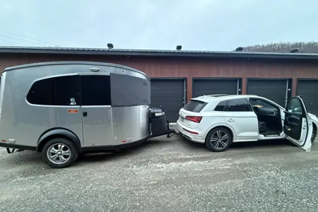 Roulotte Airstream Basecamp 16