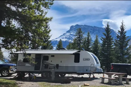 Luxurious Family Travel Trailer 2021(Pet Friendly)