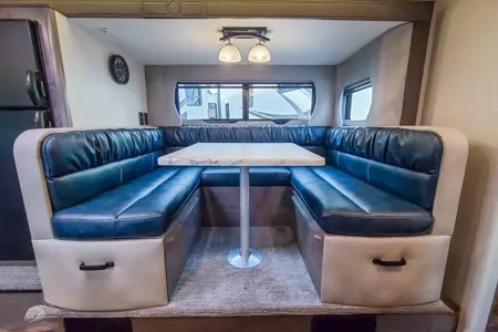 Luxurious Family Travel Trailer 2021(Pet Friendly)