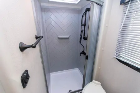 Luxurious Family Travel Trailer 2021(Pet Friendly)