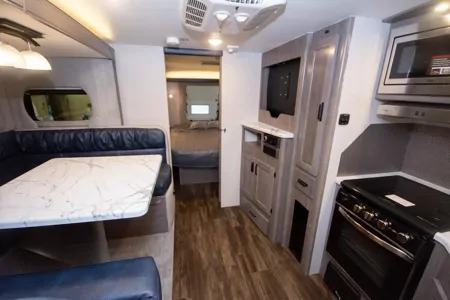 Luxurious Family Travel Trailer 2021(Pet Friendly)