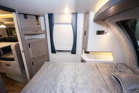 Luxurious Family Travel Trailer 2021(Pet Friendly)
