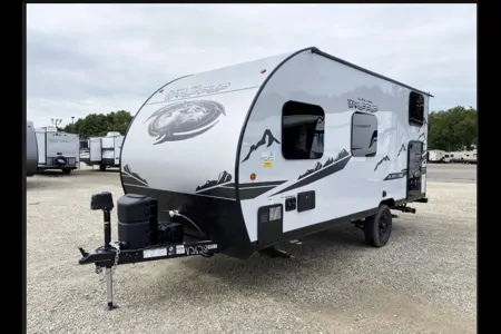 2022 Forest river Cherokee Wolf Pup 16BHS Black Label