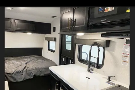 2022 Forest river Cherokee Wolf Pup 16BHS Black Label