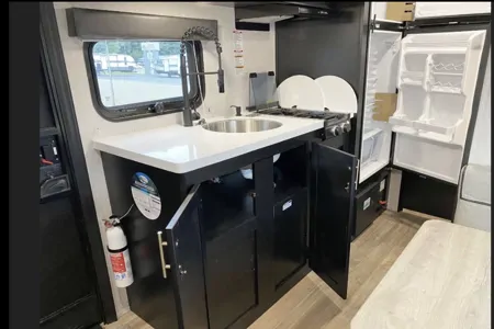 2022 Forest river Cherokee Wolf Pup 16BHS Black Label