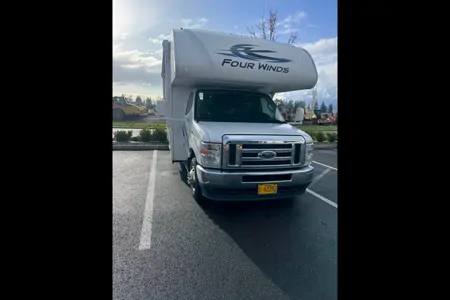 Mohammed's Thor Motor Coach Four winds Class C