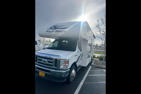 Mohammed's Thor Motor Coach Four winds Class C