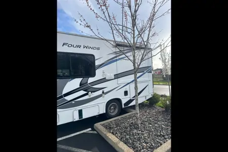 Mohammed's Thor Motor Coach Four winds Class C