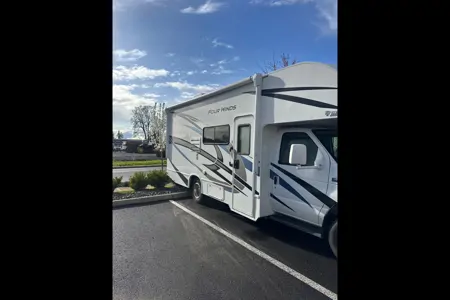 Mohammed's Thor Motor Coach Four winds Class C