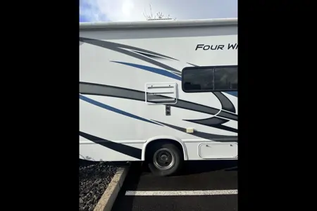 Mohammed's Thor Motor Coach Four winds Class C