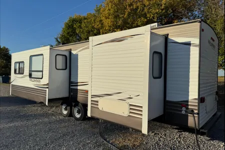 2 Bedroom Trailer with Washer/Dryer