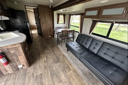 2 Bedroom Trailer with Washer/Dryer