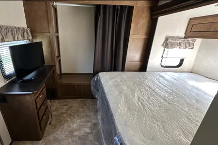 2 Bedroom Trailer with Washer/Dryer