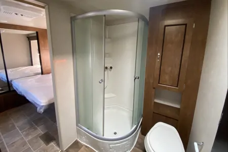 2 Bedroom Trailer with Washer/Dryer