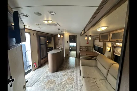 Cedar & Stone 32’ Viewfinder RV VS32KIBH Travel Trailer