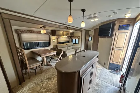 Cedar & Stone 32’ Viewfinder RV VS32KIBH Travel Trailer