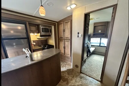 Cedar & Stone 32’ Viewfinder RV VS32KIBH Travel Trailer