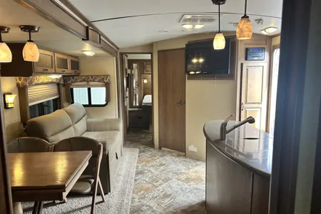 Cedar & Stone 32’ Viewfinder RV VS32KIBH Travel Trailer