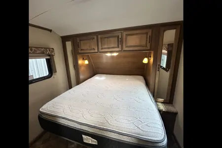 Cedar & Stone 32’ Viewfinder RV VS32KIBH Travel Trailer