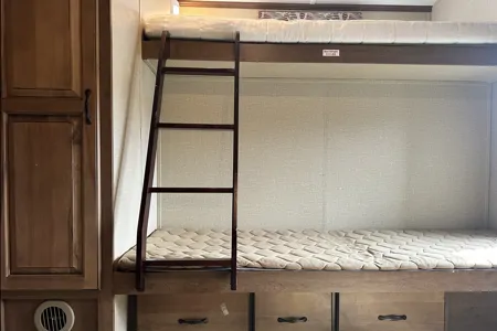 Cedar & Stone 32’ Viewfinder RV VS32KIBH Travel Trailer