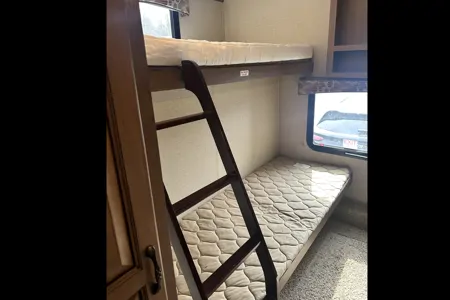 Cedar & Stone 32’ Viewfinder RV VS32KIBH Travel Trailer