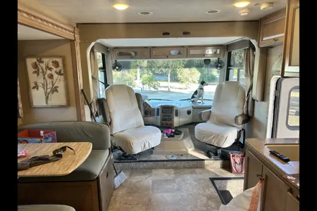 gary's Thor Motor Coach Windsport Class A