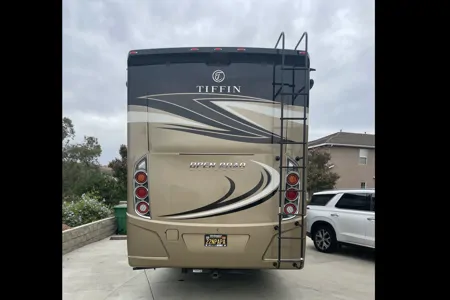 Kelly's Tiffin Motorhomes 34PA Class A