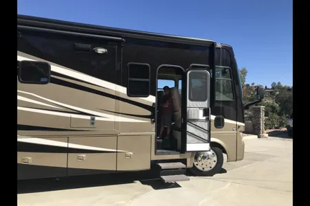 Kelly's Tiffin Motorhomes 34PA Class A