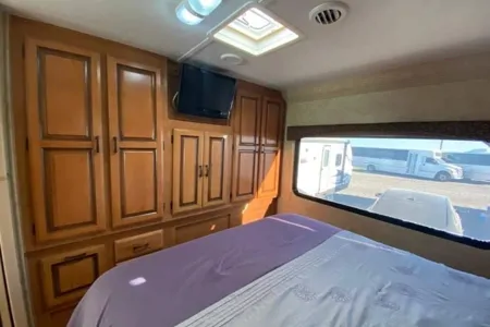 RV4RENT Cutaway Stress of Vacationing
