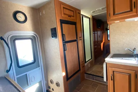 RV4RENT Cutaway Stress of Vacationing