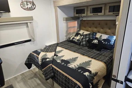 Bear Hug Retreat - Your comfy home away from home!