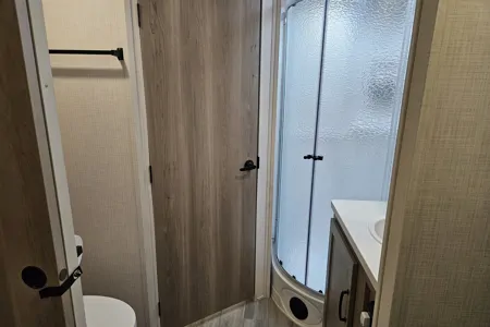 Bear Hug Retreat - Your comfy home away from home!