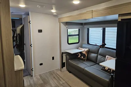 Bear Hug Retreat - Your comfy home away from home!