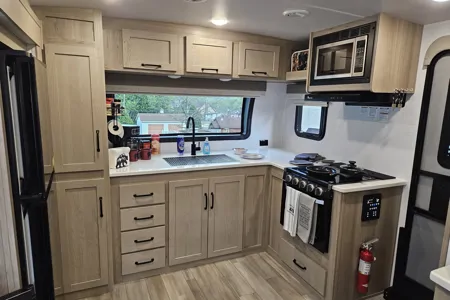 Bear Hug Retreat - Your comfy home away from home!