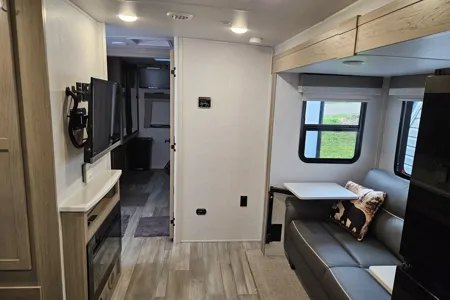 Bear Hug Retreat - Your comfy home away from home!