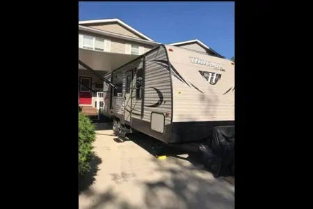 Bayani 's Keystone Hideout Travel Trailer