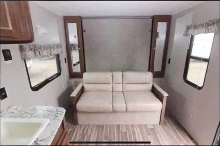 Bayani 's Keystone Hideout Travel Trailer