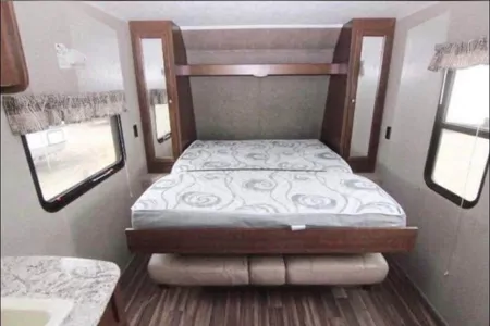 Bayani 's Keystone Hideout Travel Trailer