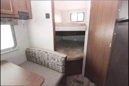 Bayani 's Keystone Hideout Travel Trailer