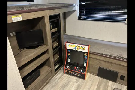 Corey's Family Fun Pioneer DS320 Travel Trailer