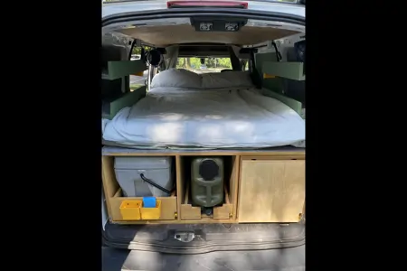Cozy Camper Van – Road Trip Ready for Two!