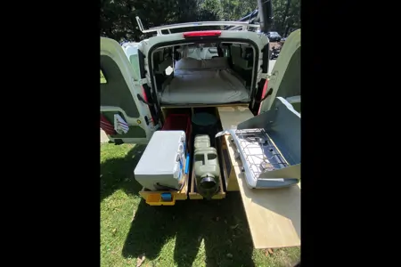 Cozy Camper Van – Road Trip Ready for Two!