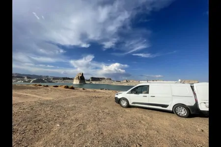 Cozy Camper Van – Road Trip Ready for Two!